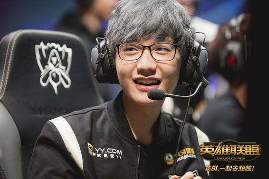 引人注目的 引人注目的